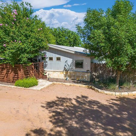 Claret House Full Kitchen And Private Hot Tub Villa Fredericksburg Exterior photo