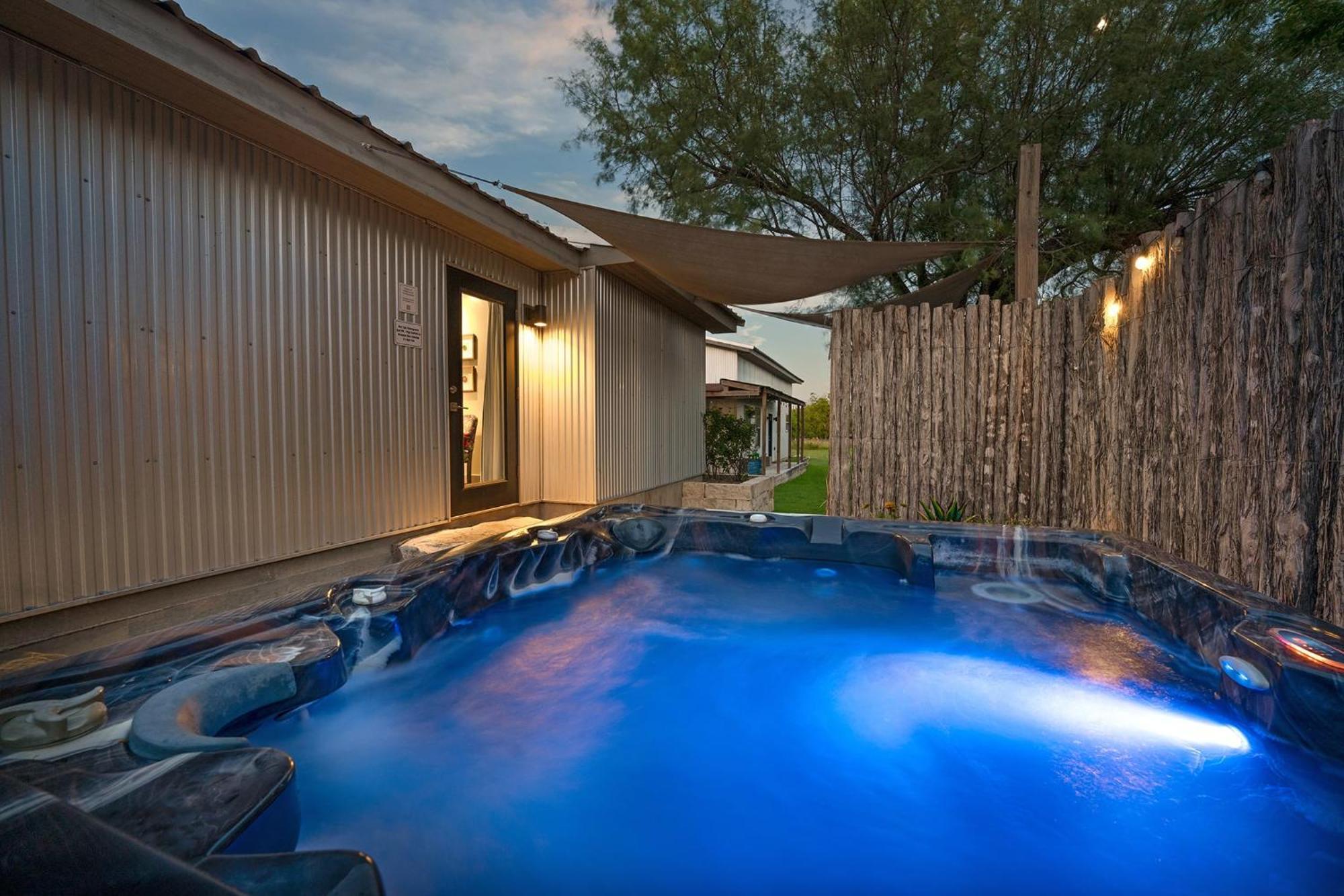 Claret House Full Kitchen And Private Hot Tub Villa Fredericksburg Exterior photo