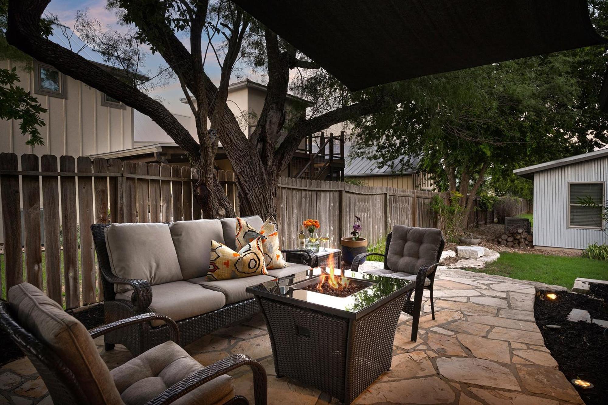 Claret House Full Kitchen And Private Hot Tub Villa Fredericksburg Exterior photo