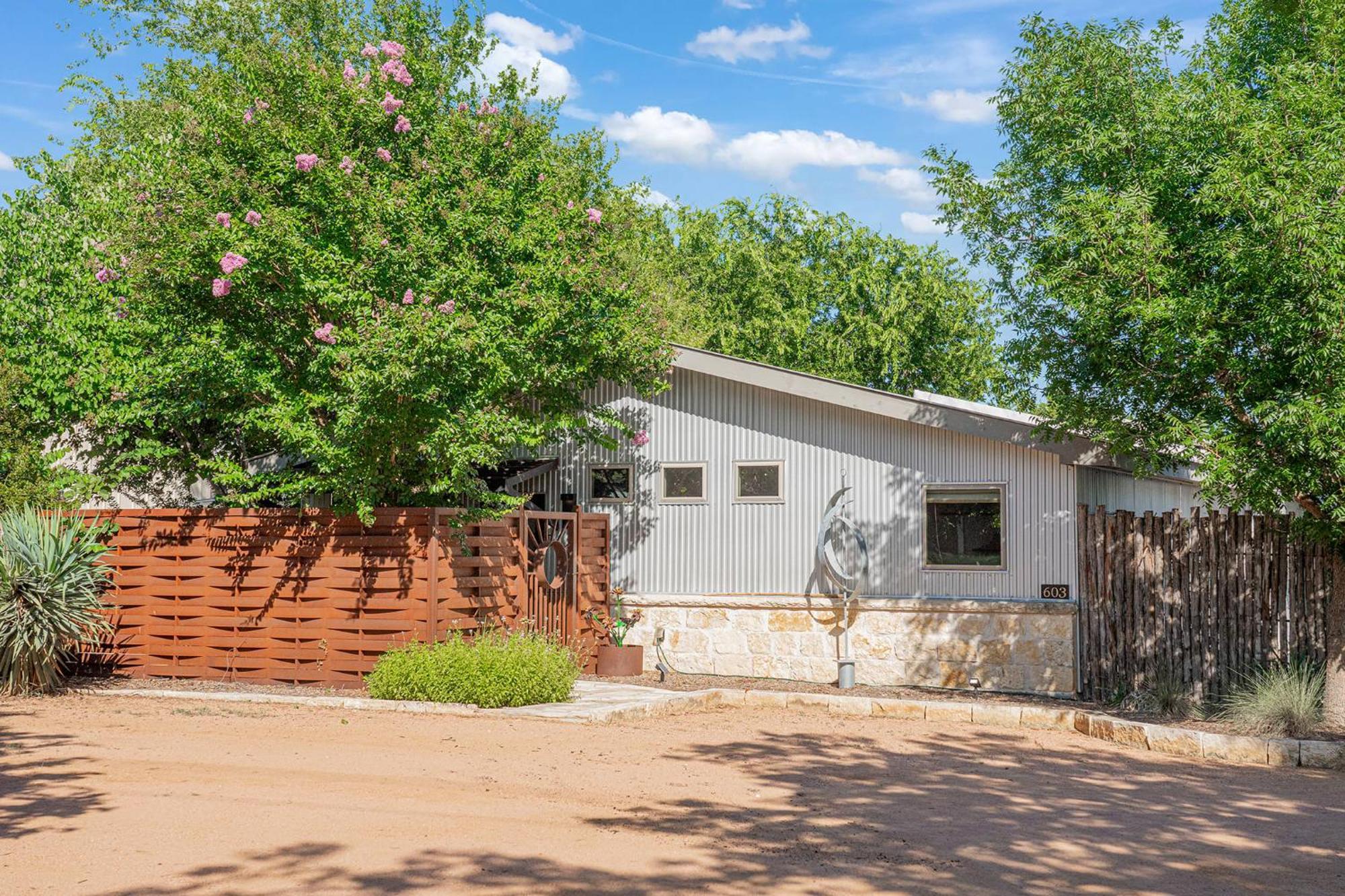 Claret House Full Kitchen And Private Hot Tub Villa Fredericksburg Exterior photo